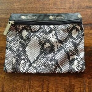 Lesportsac zipped pouch